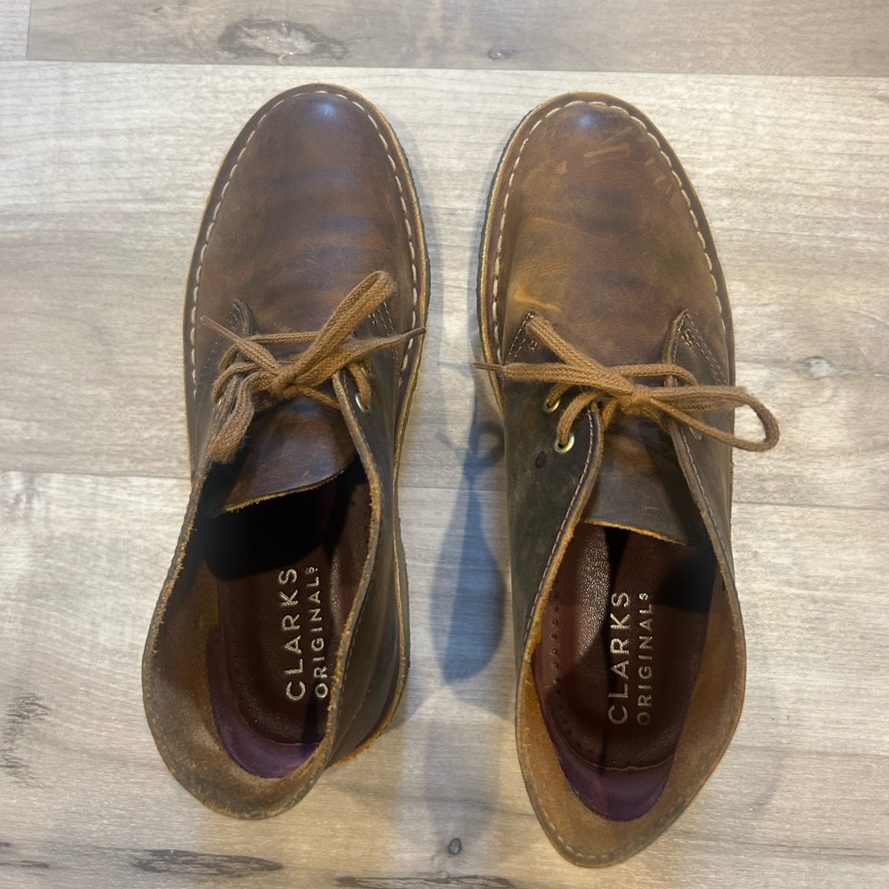 Clarks desert originals. Women’s size 39. Color: beeswax.